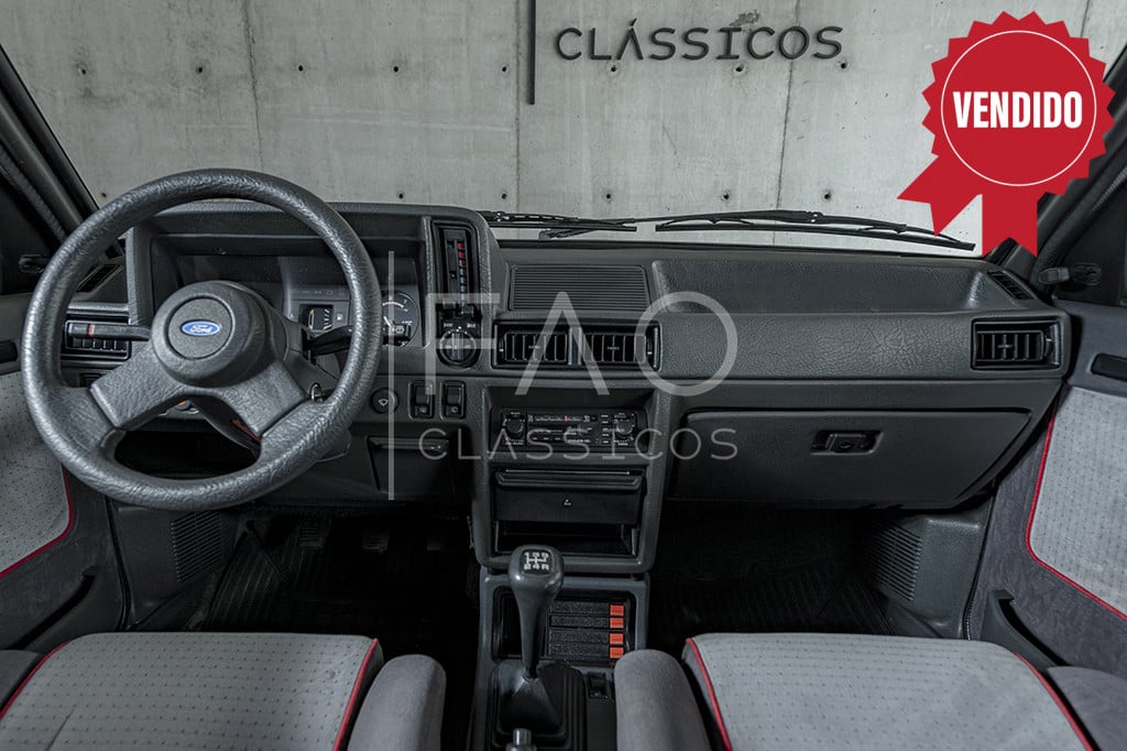 Imagem do veículo Escort XR3  Ar condicionado e teto solar