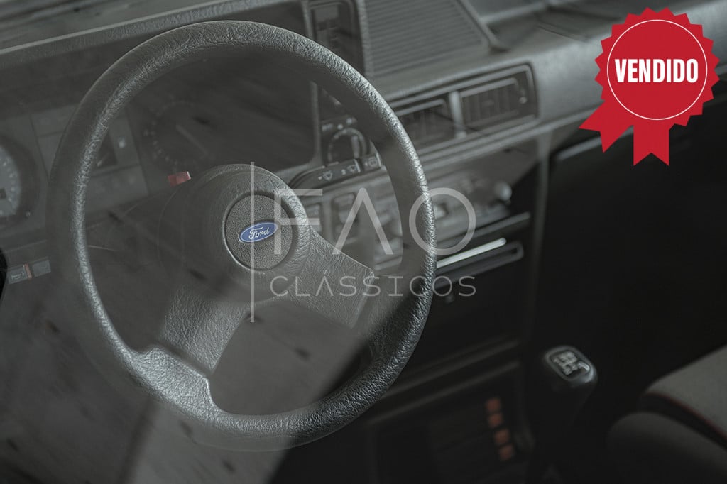 Imagem do veículo Escort XR3  Ar condicionado e teto solar