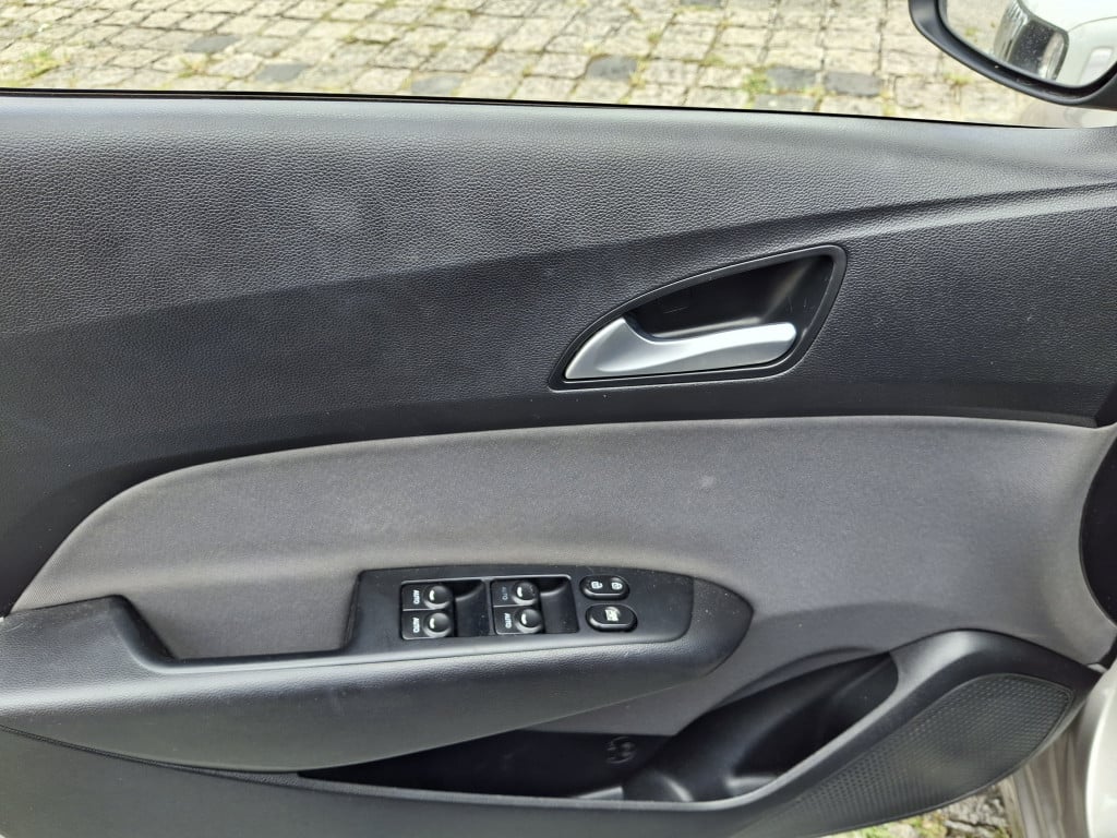Imagem do veículo HYUNDAI HB20S 1.6 COMFORT PLUS 16V FLEX 4P MANUAL