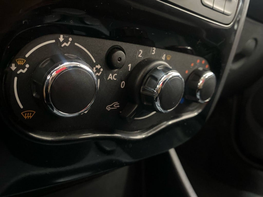 Imagem do veículo RENAULT SANDERO PR1616VA 2013