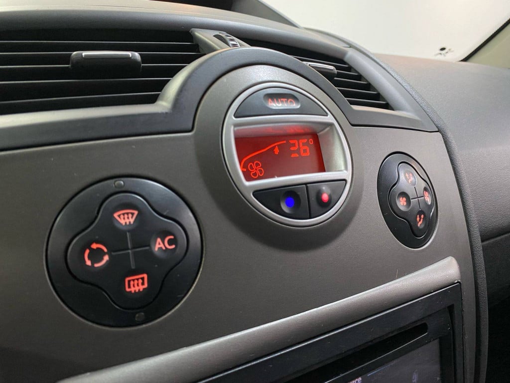 Imagem do veículo RENAULT MEGANEGT DYN 16 2013