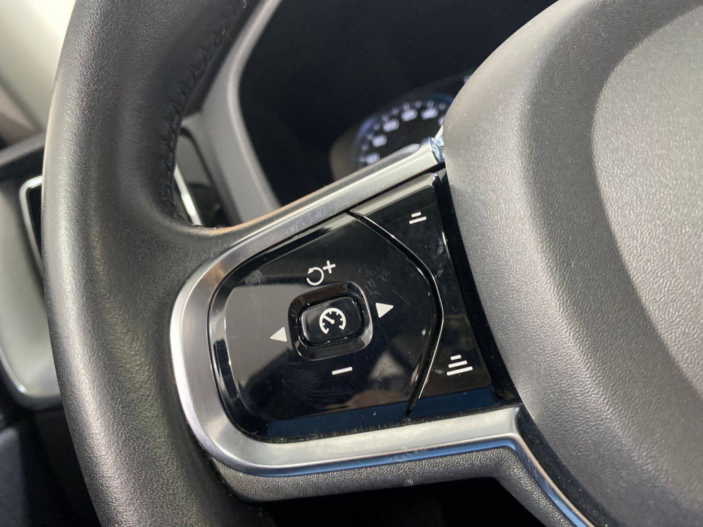 Imagem do veículo VOLVO XC 60 2.0 T5 MOM 2019