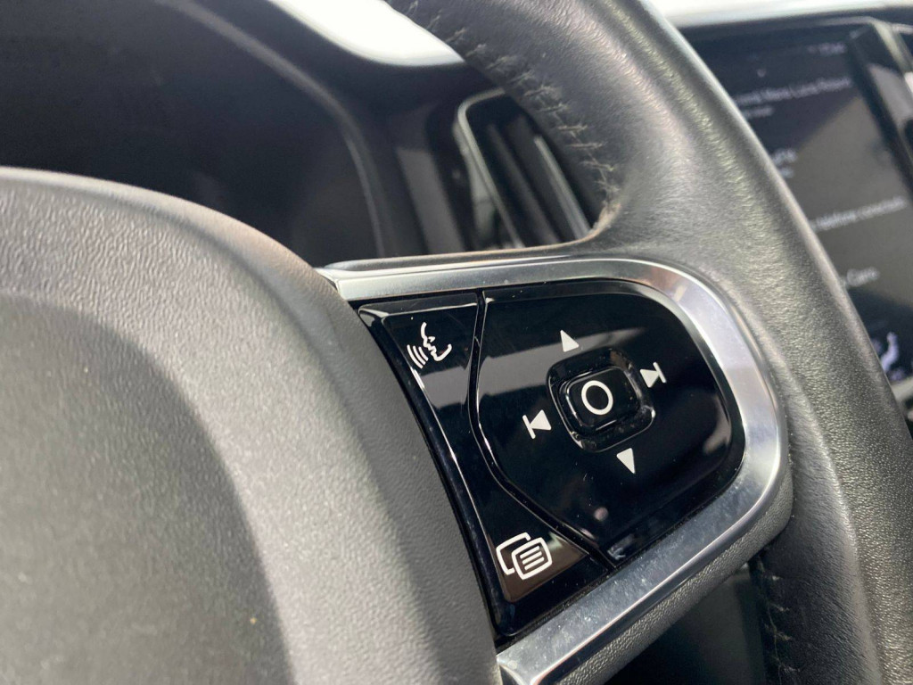 Imagem do veículo VOLVO XC 60 2.0 T5 MOM 2019