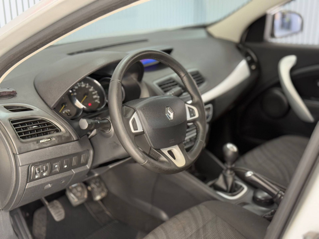 Imagem do veículo RENAULT FLUENCE DYN20M 2013