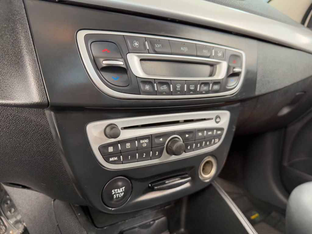 Imagem do veículo RENAULT FLUENCE DYN20M 2013