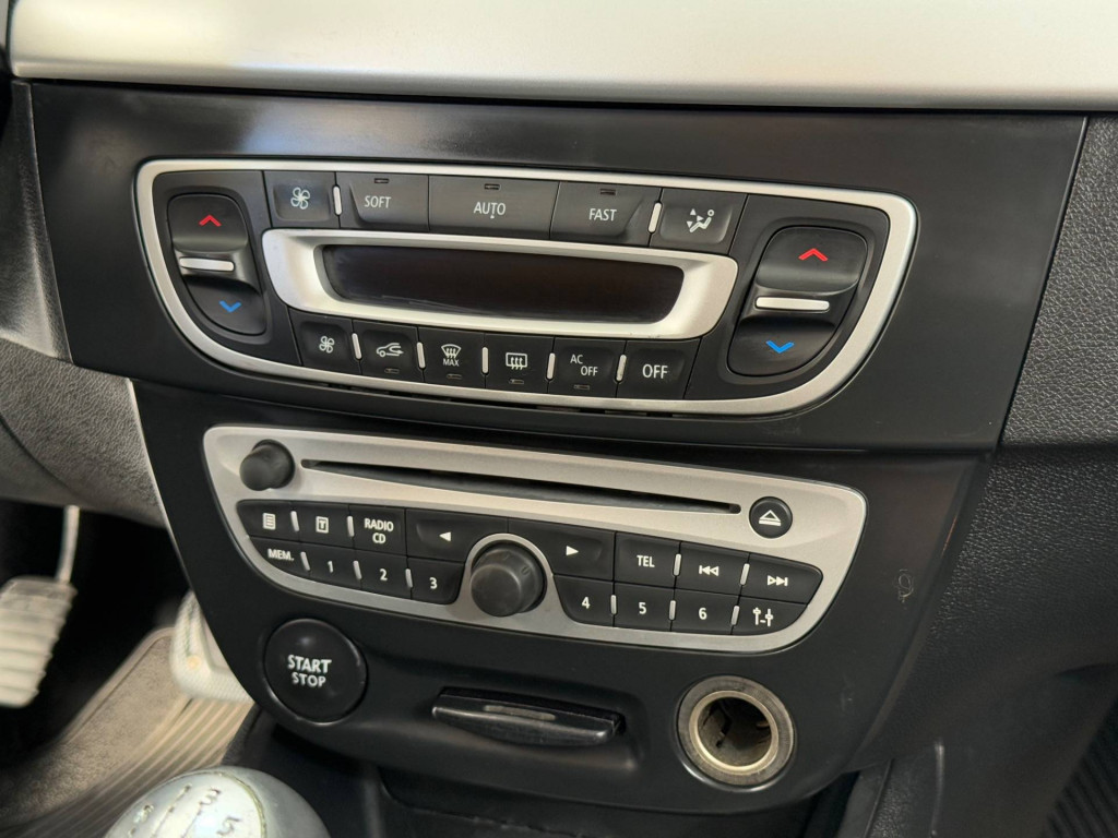 Imagem do veículo RENAULT FLUENCE DYN20M 2013