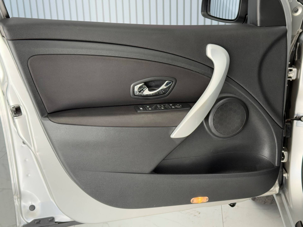 Imagem do veículo RENAULT FLUENCE DYN20M 2013