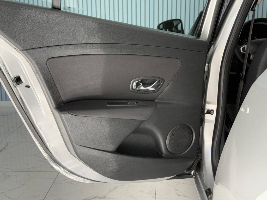 Imagem do veículo RENAULT FLUENCE DYN20M 2013