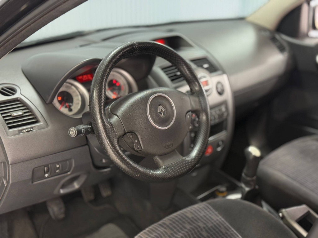 Imagem do veículo RENAULT MEGANEGT DYN 16 2011