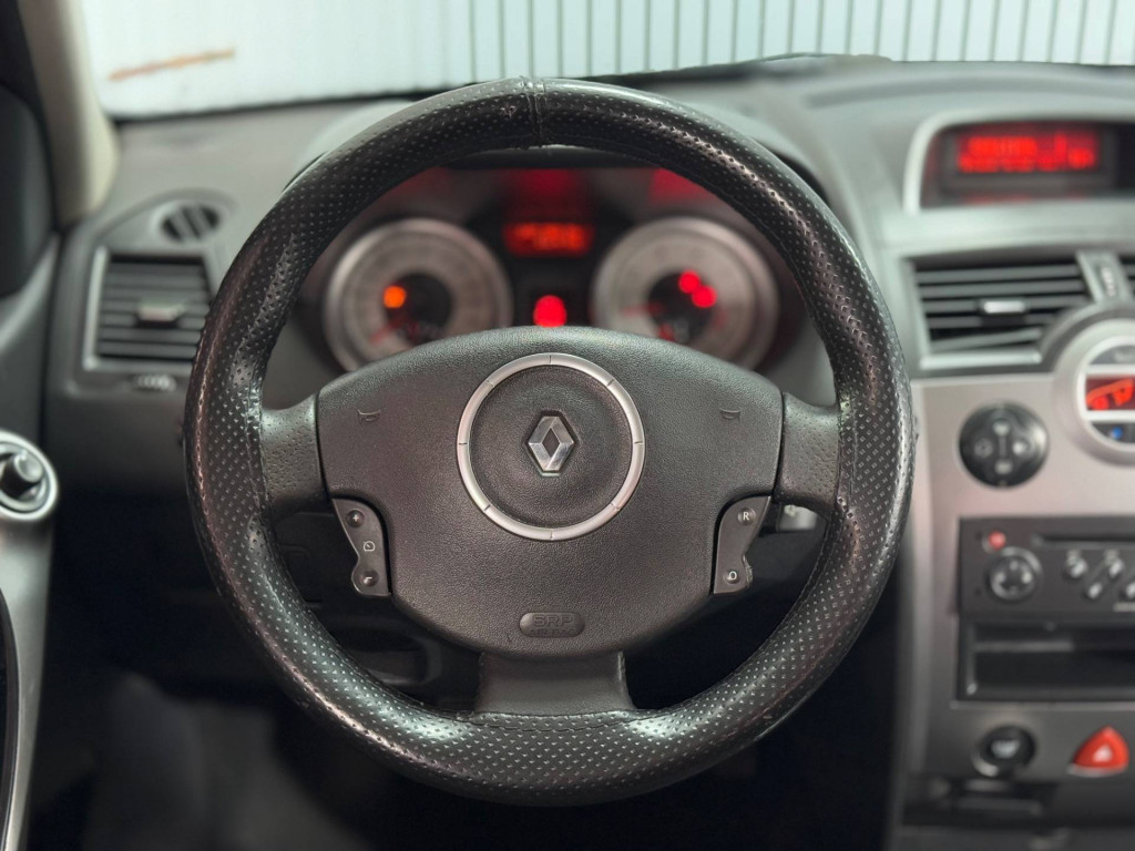 Imagem do veículo RENAULT MEGANEGT DYN 16 2011
