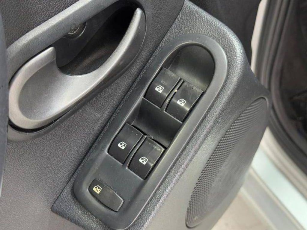 Imagem do veículo RENAULT LOGAN EXP 16 2012