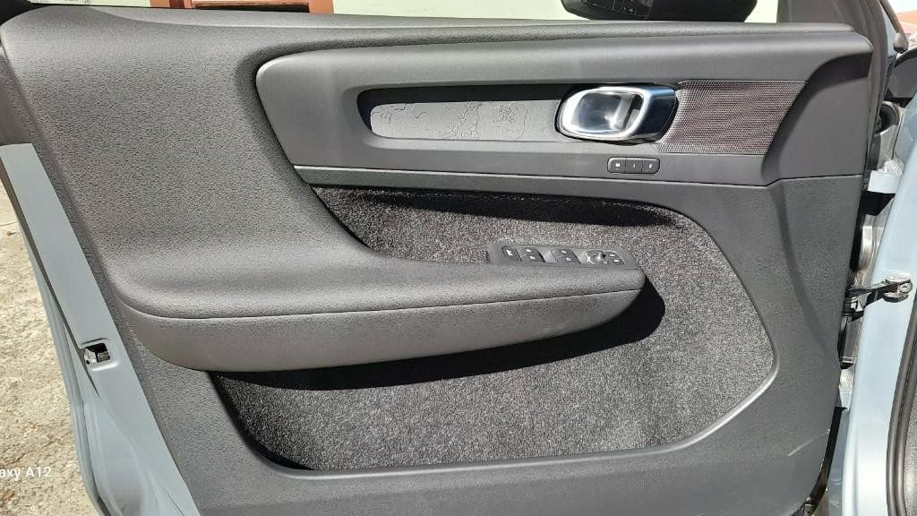 Imagem do veículo VOLVO XC40 2.0 T4 GASOLINA GEARTRONIC