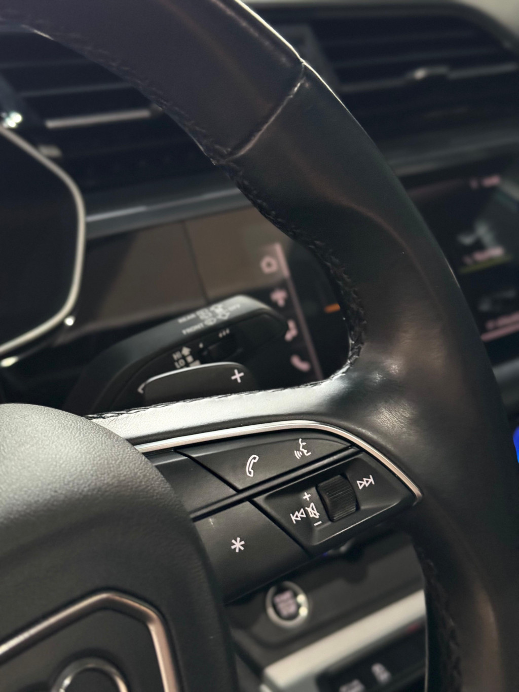 Imagem do veículo AUDI Q3 1.4 35 TFSI GASOLINA BLACK S LINE S TRONIC