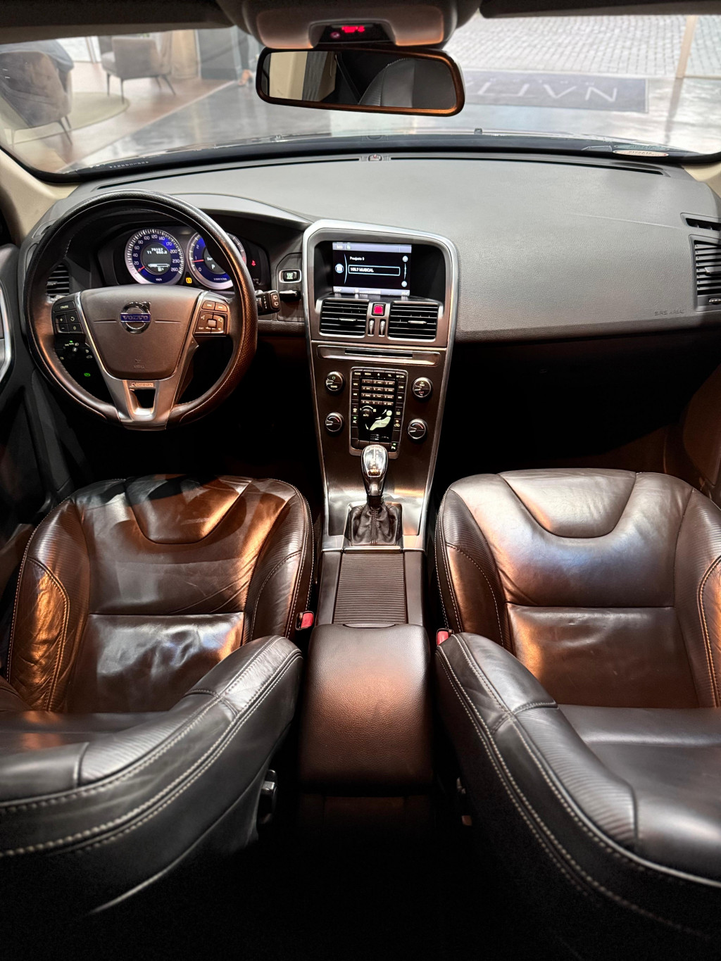 Imagem do veículo VOLVO XC60 2.0 T5 R DESIGN TURBO GASOLINA 4P AUTOMÁTICO