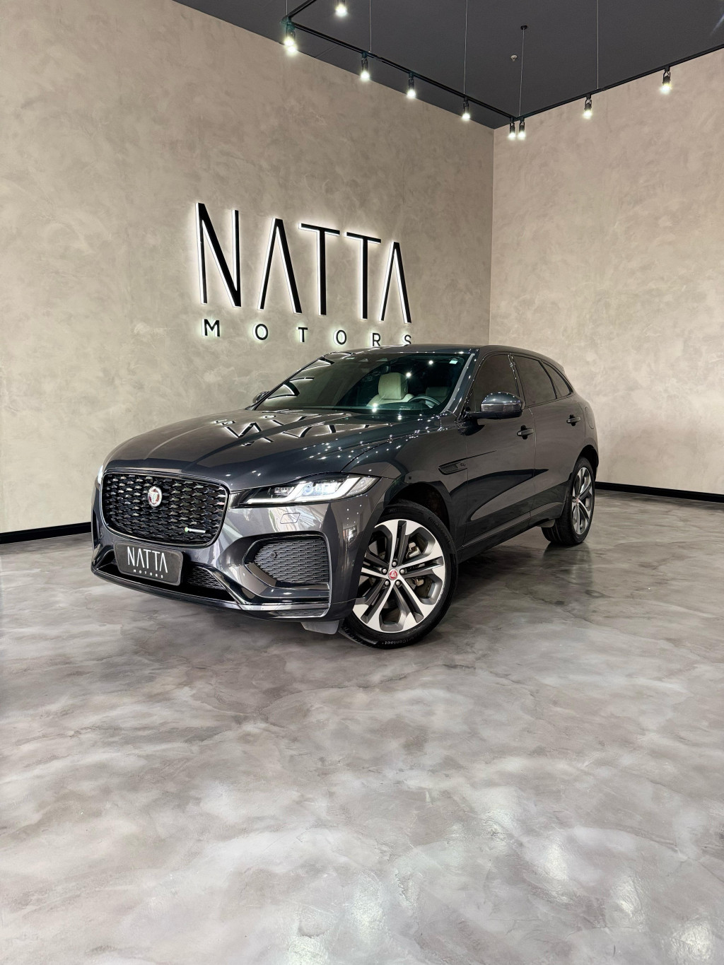 Imagem do veículo JAGUAR F-PACE 2.0 P400e PHEV R-DYNAMIC HSE AWD AUTOMÁTICO