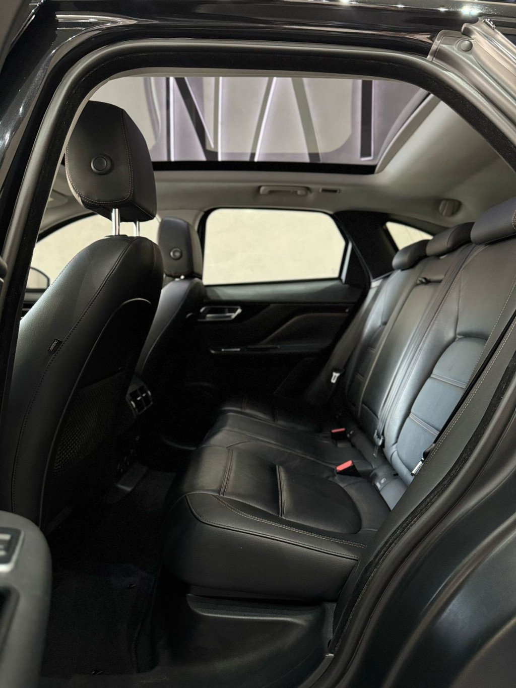 Imagem do veículo JAGUAR F-PACE 2.0 16V INGENIUM PRESTIGE AWD 4P AUTOMÁTICO