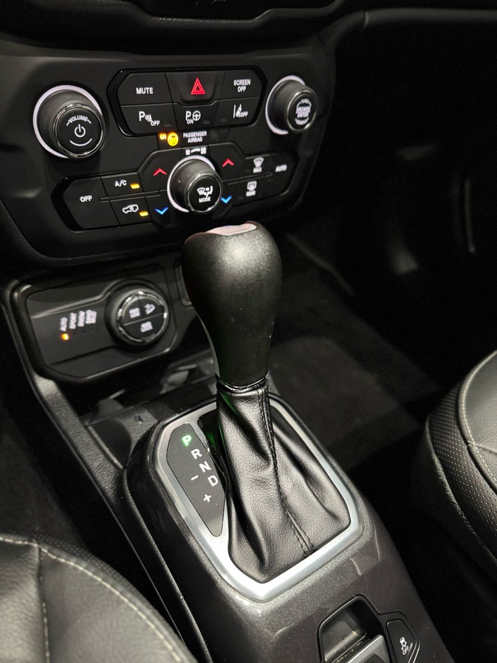 Imagem do veículo JEEP RENEGADE 1.3 T 270 TURBO FLEX WILLYS 4X4 AT9