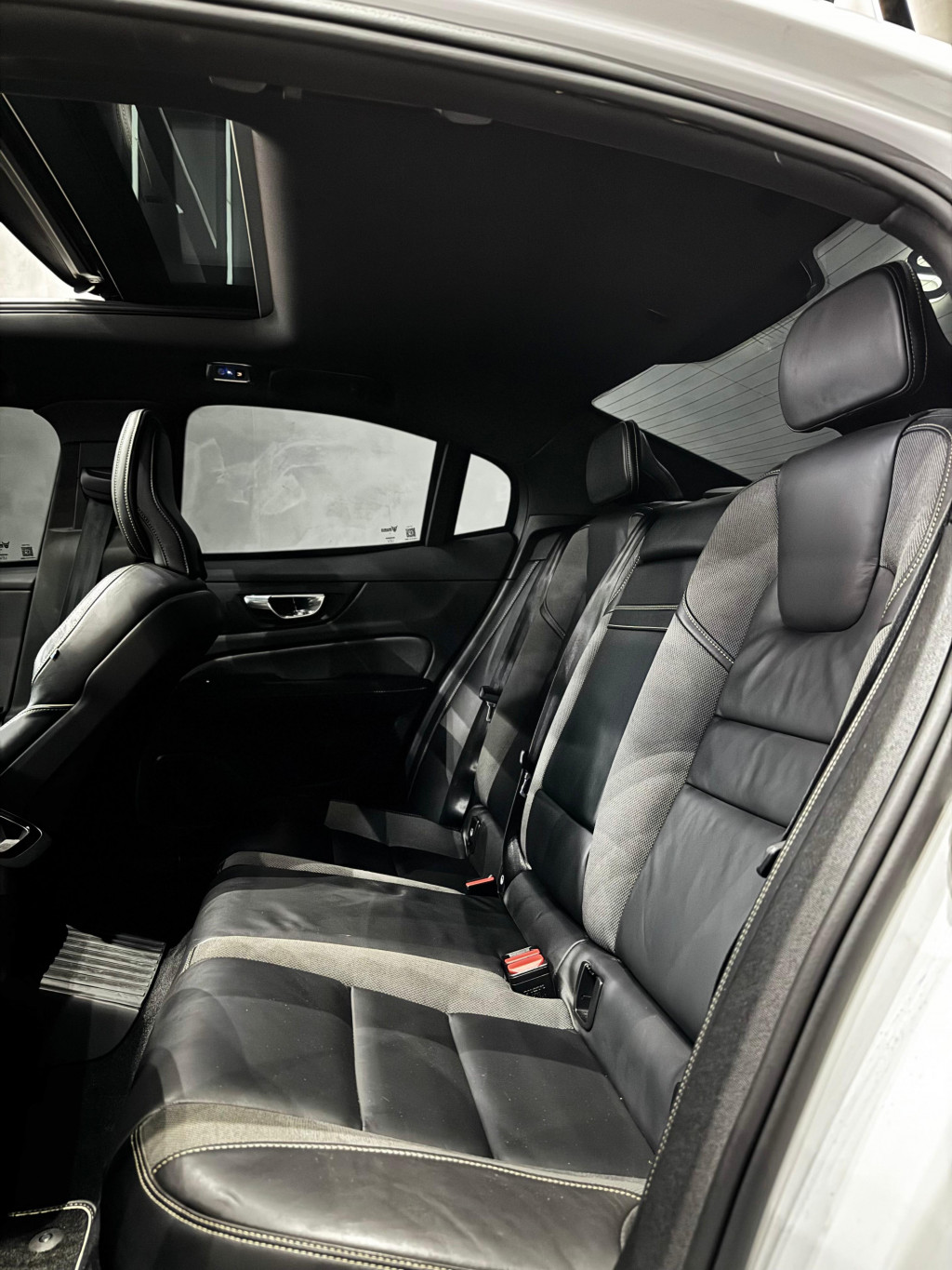 Imagem do veículo VOLVO S60 2.0 T8 R-DESIGN HÍBRIDO 4P AUTOMÁTICO