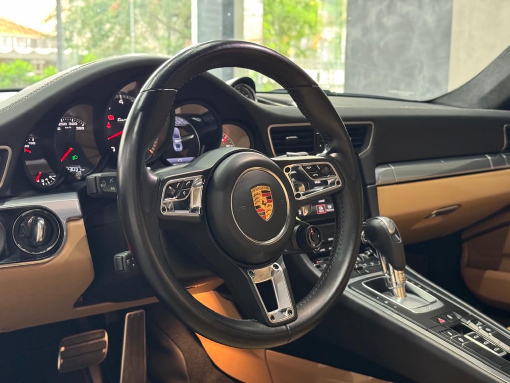 Imagem do veículo PORSCHE 911 3.8 24V H6 GASOLINA TURBO CABRIOLET PDK