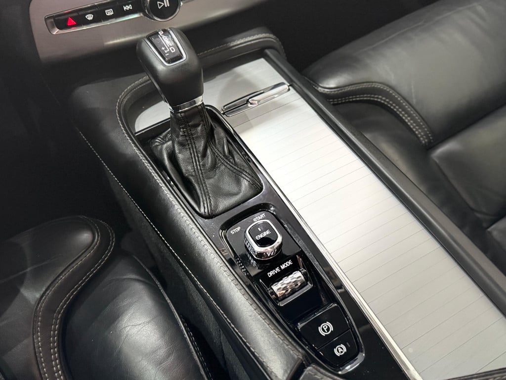 Imagem do veículo VOLVO XC90 2.0 T6 GASOLINA MOMENTUM AWD GEARTRONIC