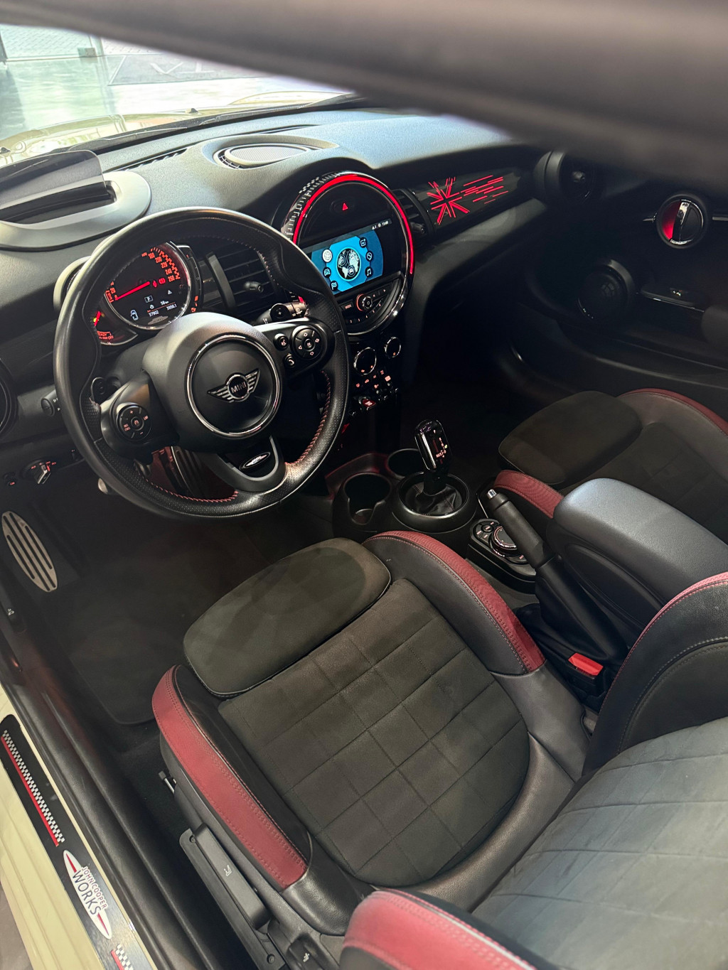 Imagem do veículo MINI COOPER 2.0 16V TWINPOWER GASOLINA JOHN COOPER WORKS 2P STEPTRONIC