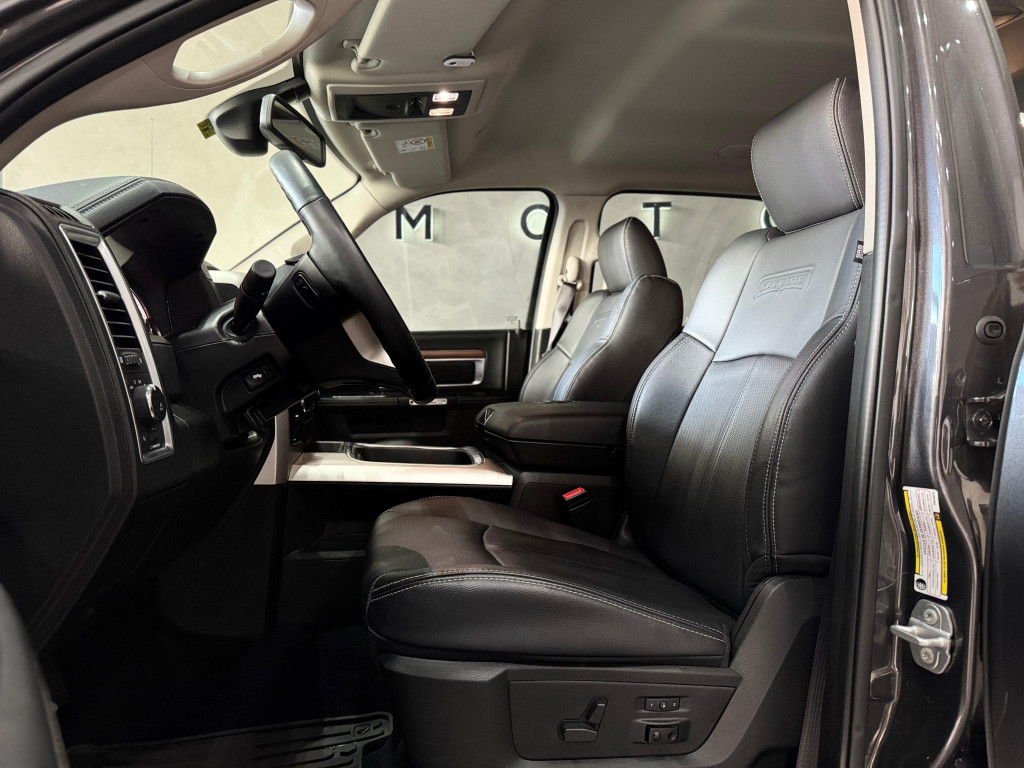 Imagem do veículo RAM CLASSIC LARAMIE 5.7 CD V8 4X4 Automático