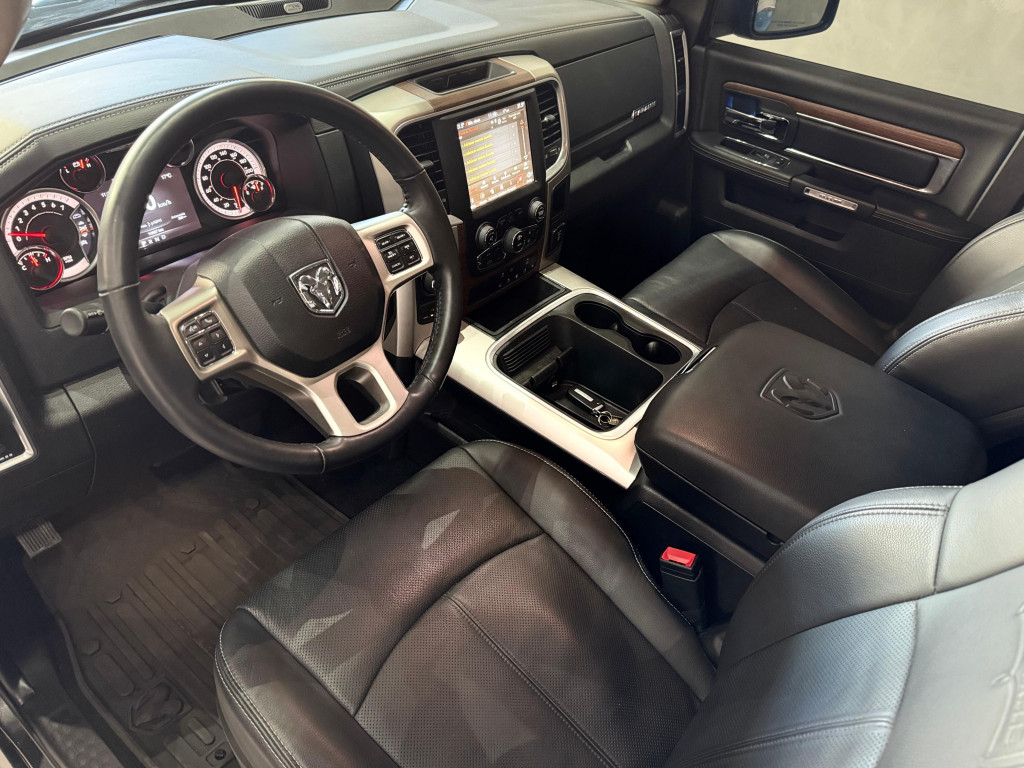 Imagem do veículo RAM CLASSIC LARAMIE 5.7 CD V8 4X4 Automático