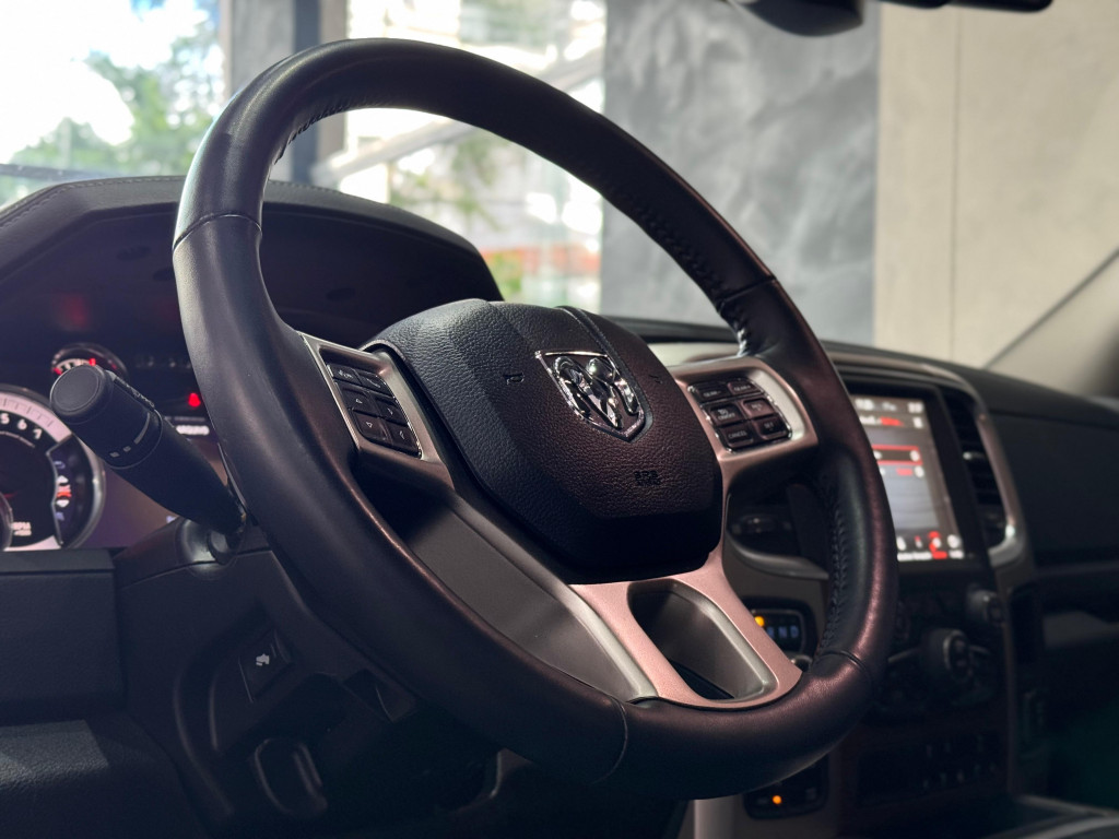 Imagem do veículo RAM CLASSIC LARAMIE 5.7 CD V8 4X4 Automático