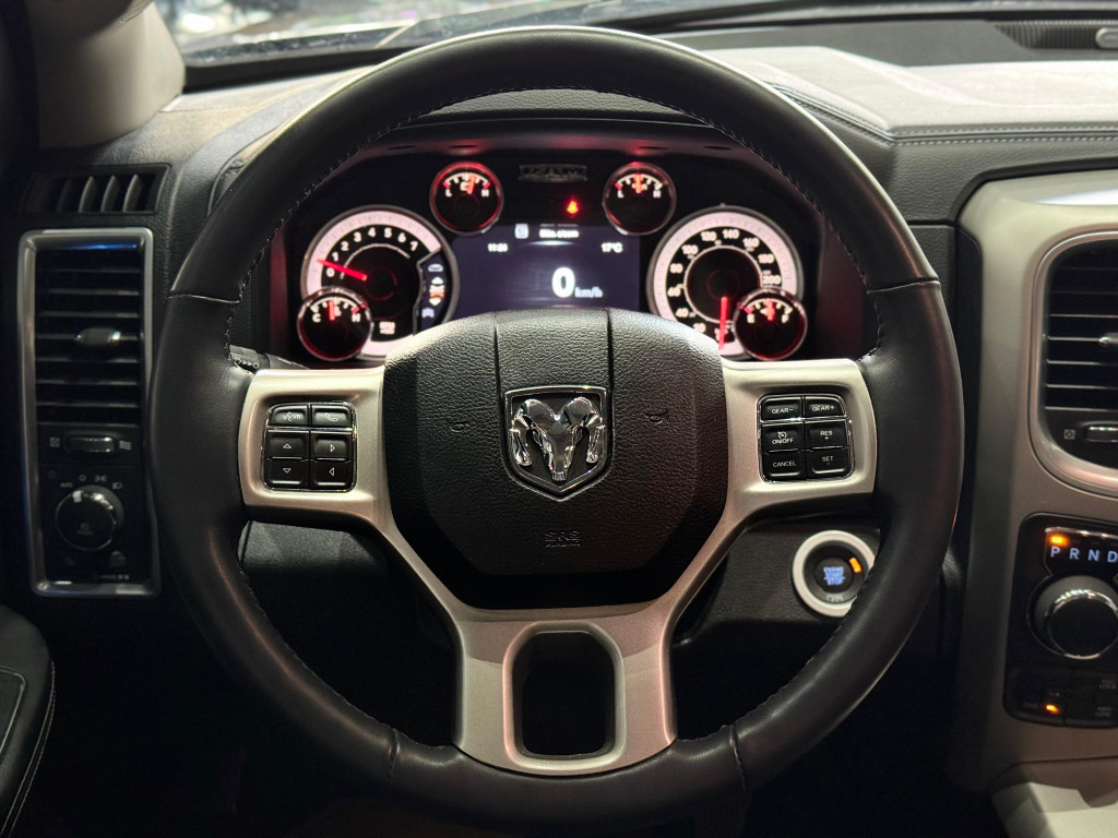 Imagem do veículo RAM CLASSIC LARAMIE 5.7 CD V8 4X4 Automático