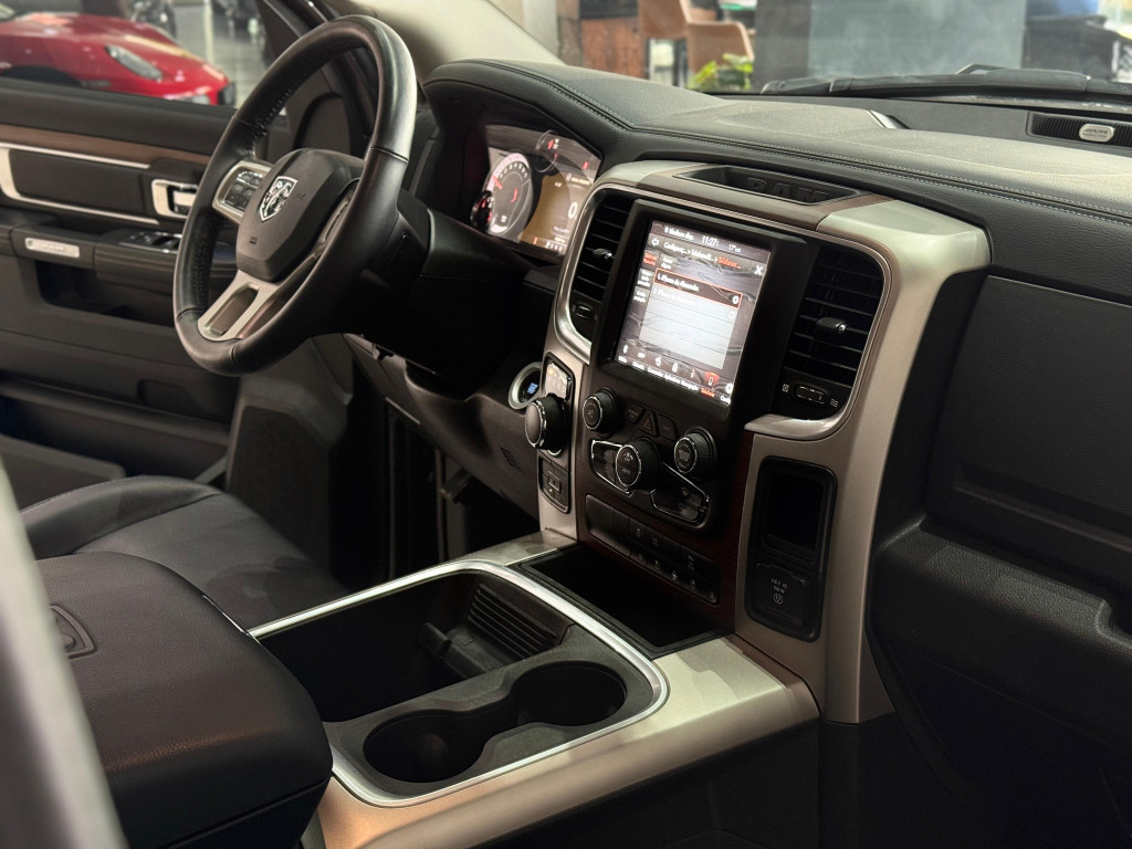 Imagem do veículo RAM CLASSIC LARAMIE 5.7 CD V8 4X4 Automático