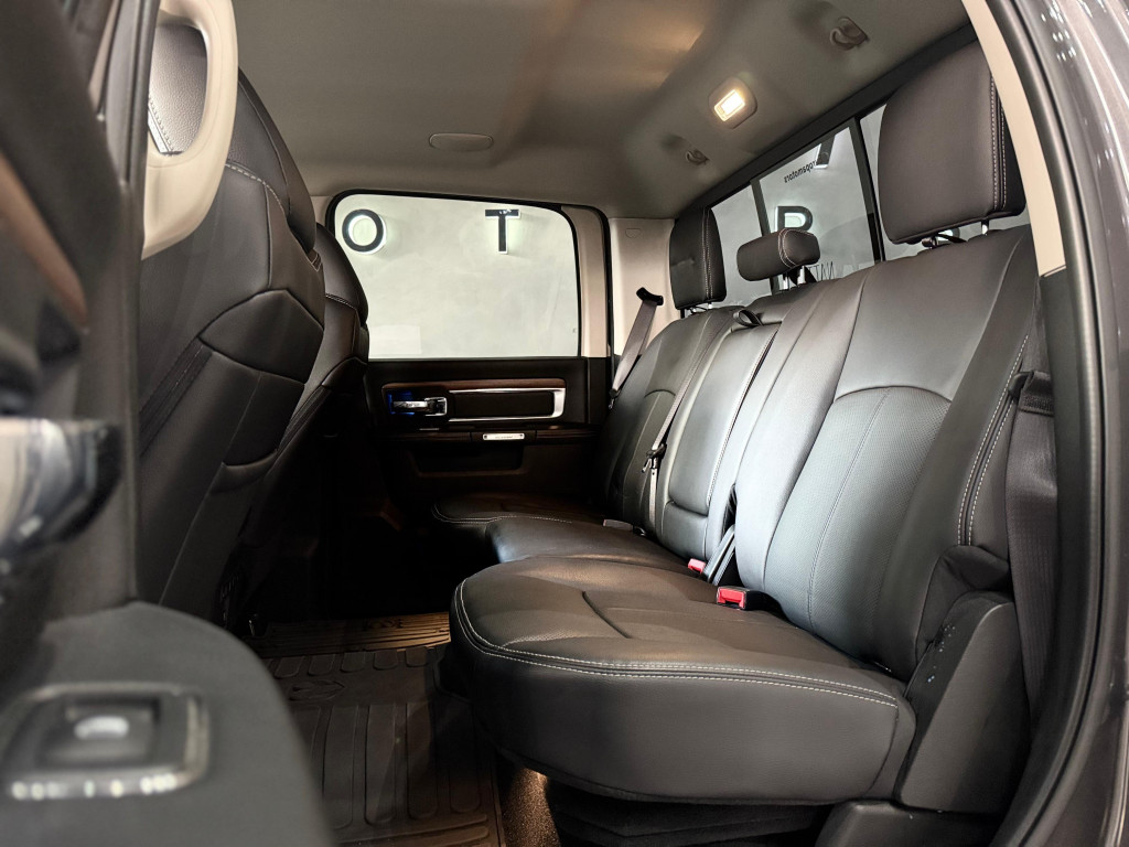 Imagem do veículo RAM CLASSIC LARAMIE 5.7 CD V8 4X4 Automático