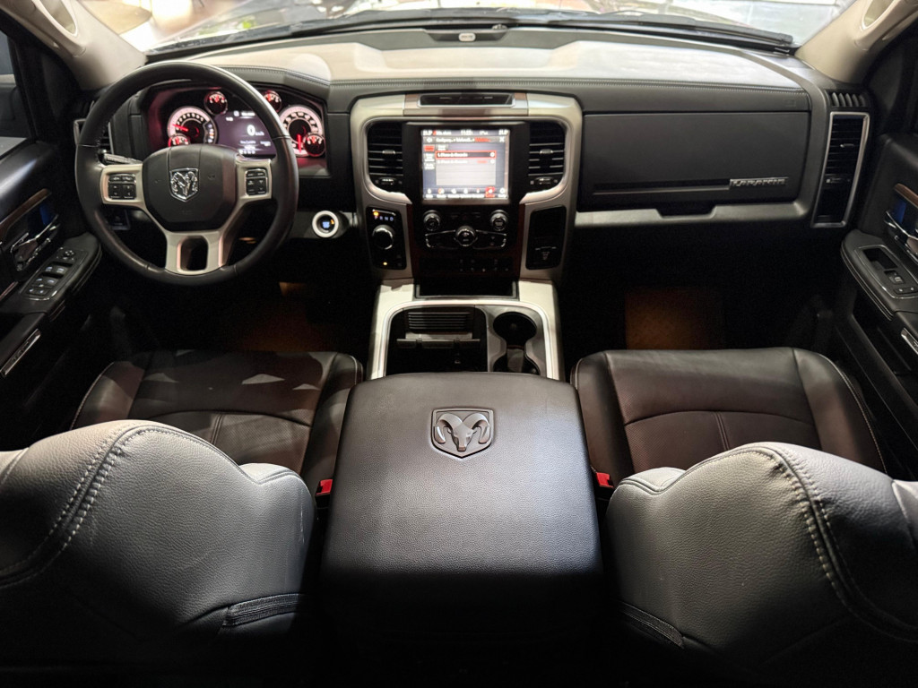 Imagem do veículo RAM CLASSIC LARAMIE 5.7 CD V8 4X4 Automático