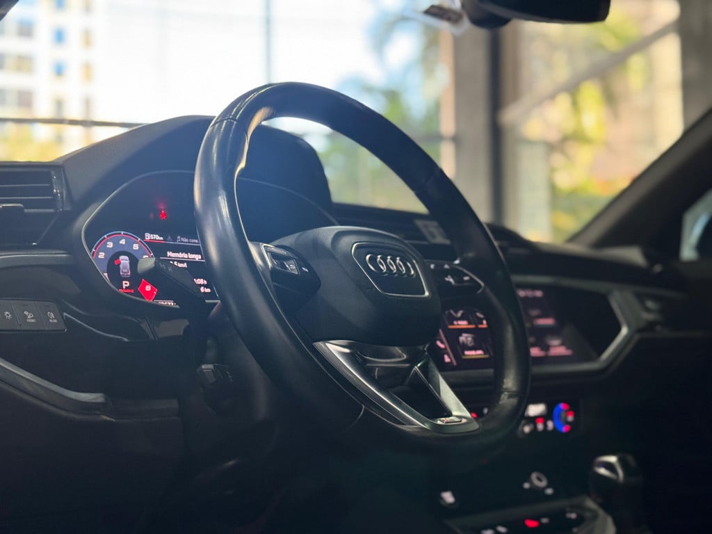 Imagem do veículo AUDI Q3 1.4 35 TFSI GASOLINA BLACK S LINE S TRONIC