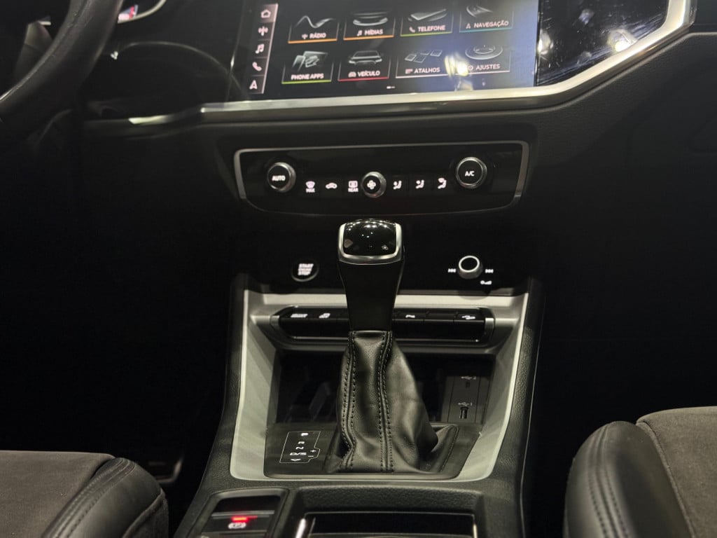 Imagem do veículo AUDI Q3 1.4 35 TFSI GASOLINA BLACK S LINE S TRONIC