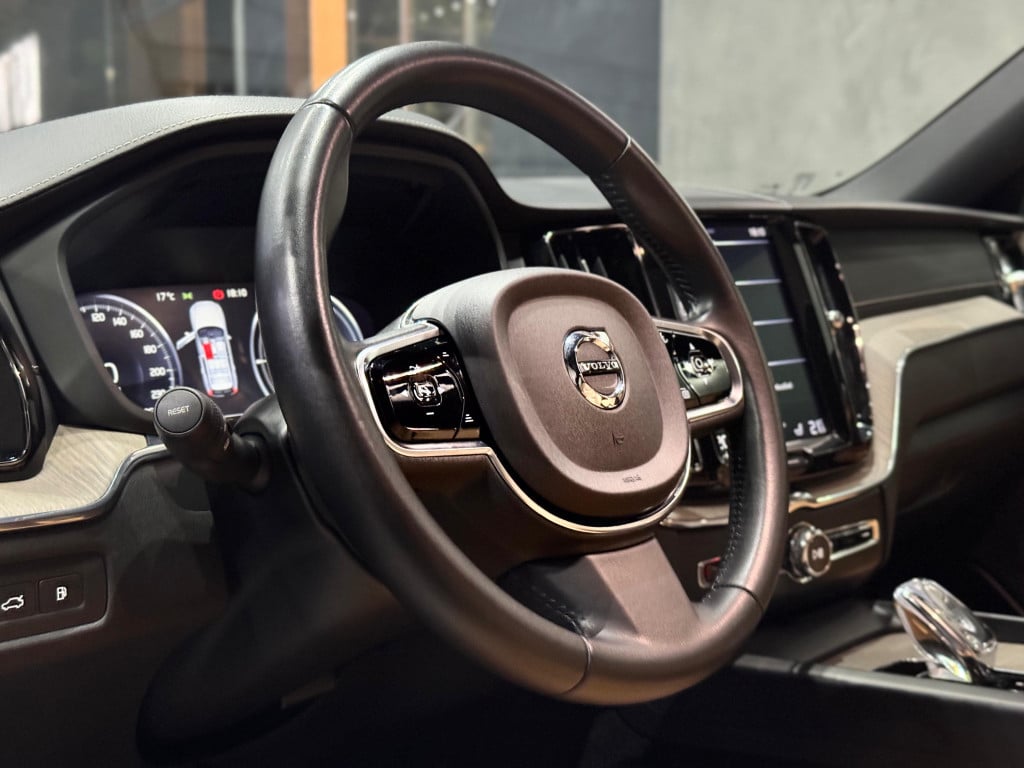Imagem do veículo VOLVO XC60 2.0 T8 HYBRID INSCRIPTION AWD GEARTRONIC