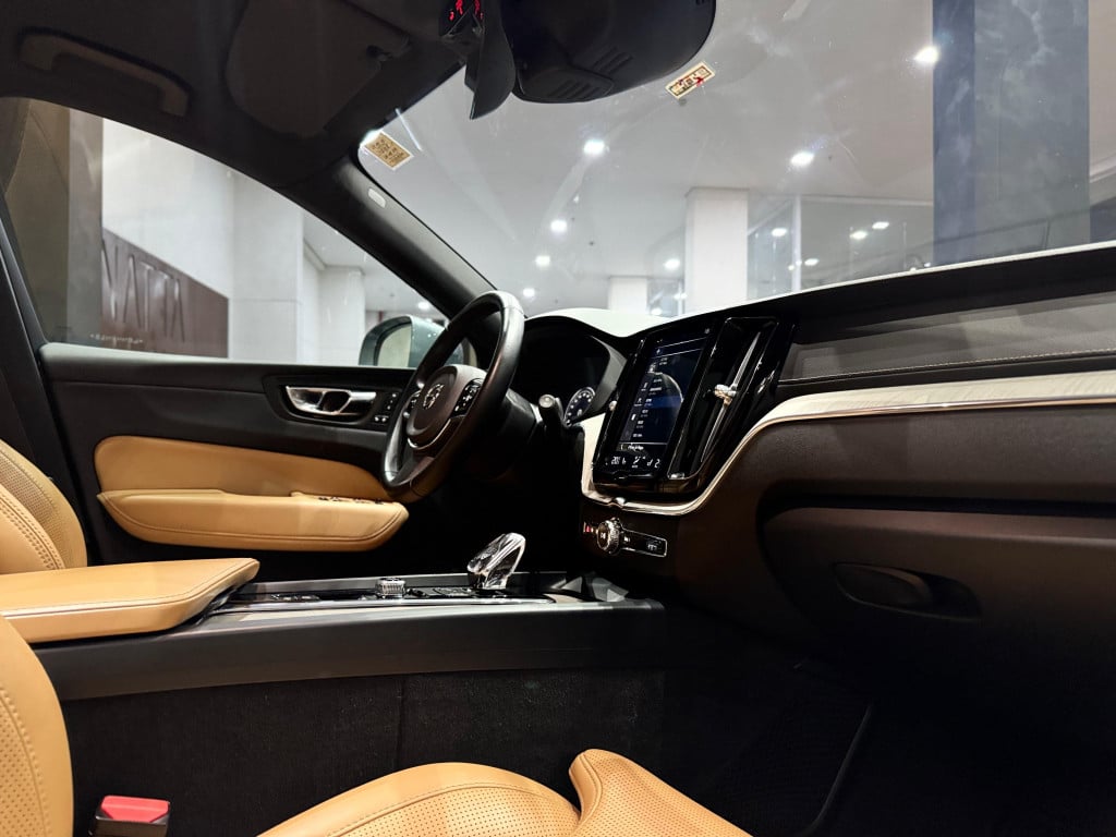 Imagem do veículo VOLVO XC60 2.0 T8 HYBRID INSCRIPTION AWD GEARTRONIC