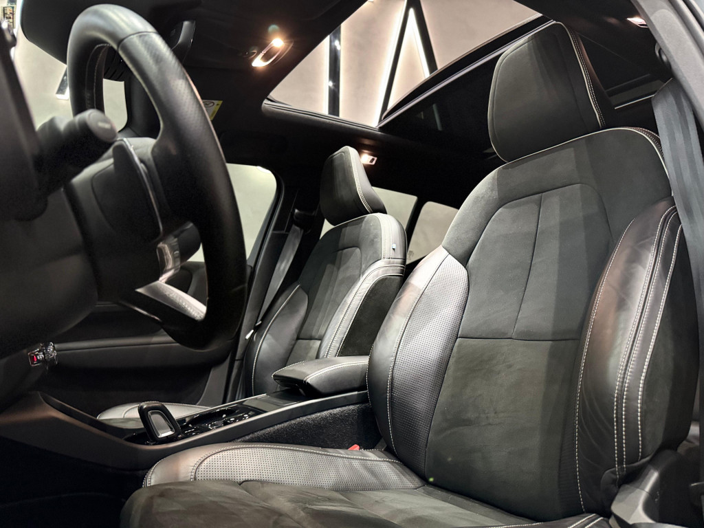 Imagem do veículo VOLVO XC40 2.0 T5 GASOLINA R-DESIGN AWD GEARTRONIC