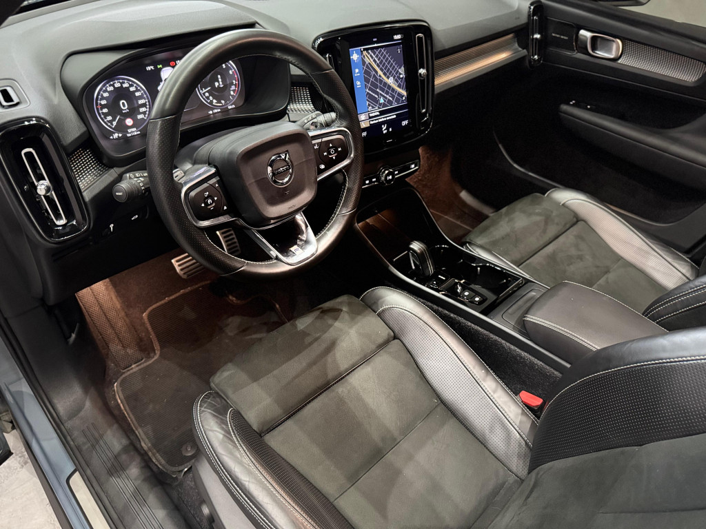 Imagem do veículo VOLVO XC40 2.0 T5 GASOLINA R-DESIGN AWD GEARTRONIC