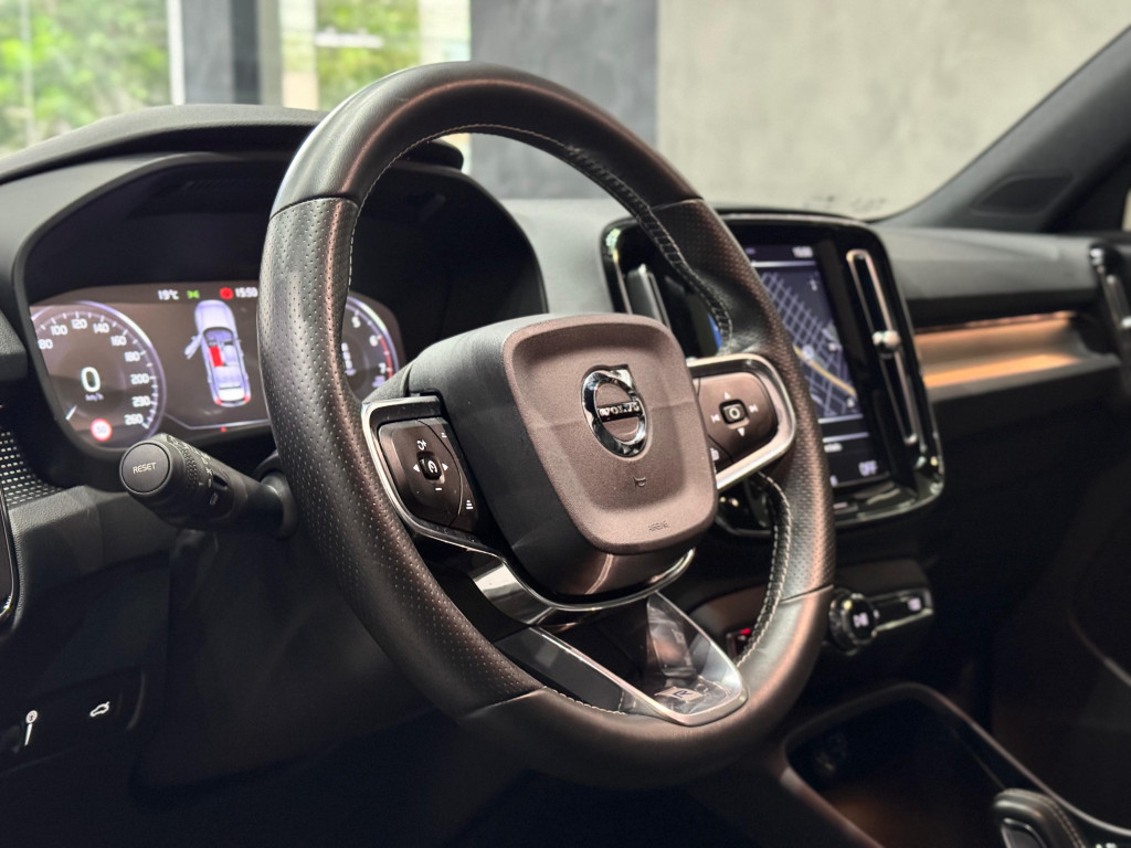 Imagem do veículo VOLVO XC40 2.0 T5 GASOLINA R-DESIGN AWD GEARTRONIC