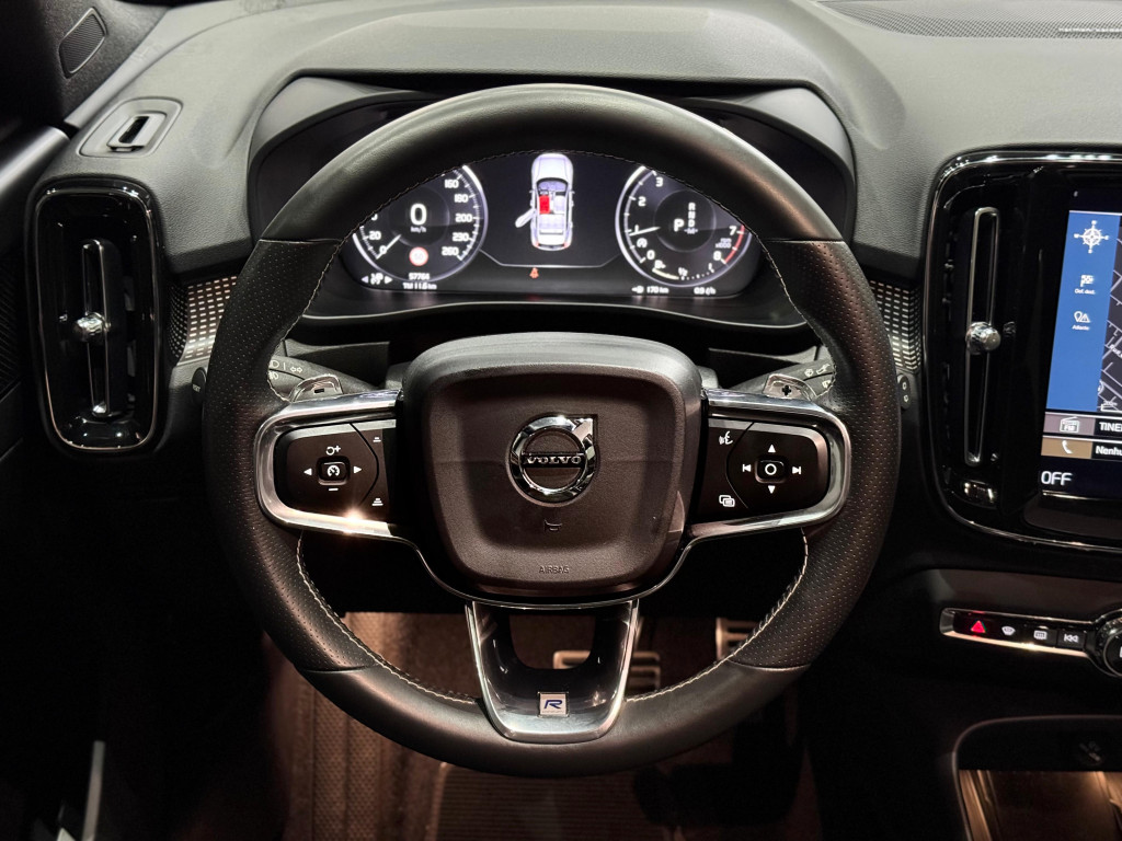 Imagem do veículo VOLVO XC40 2.0 T5 GASOLINA R-DESIGN AWD GEARTRONIC