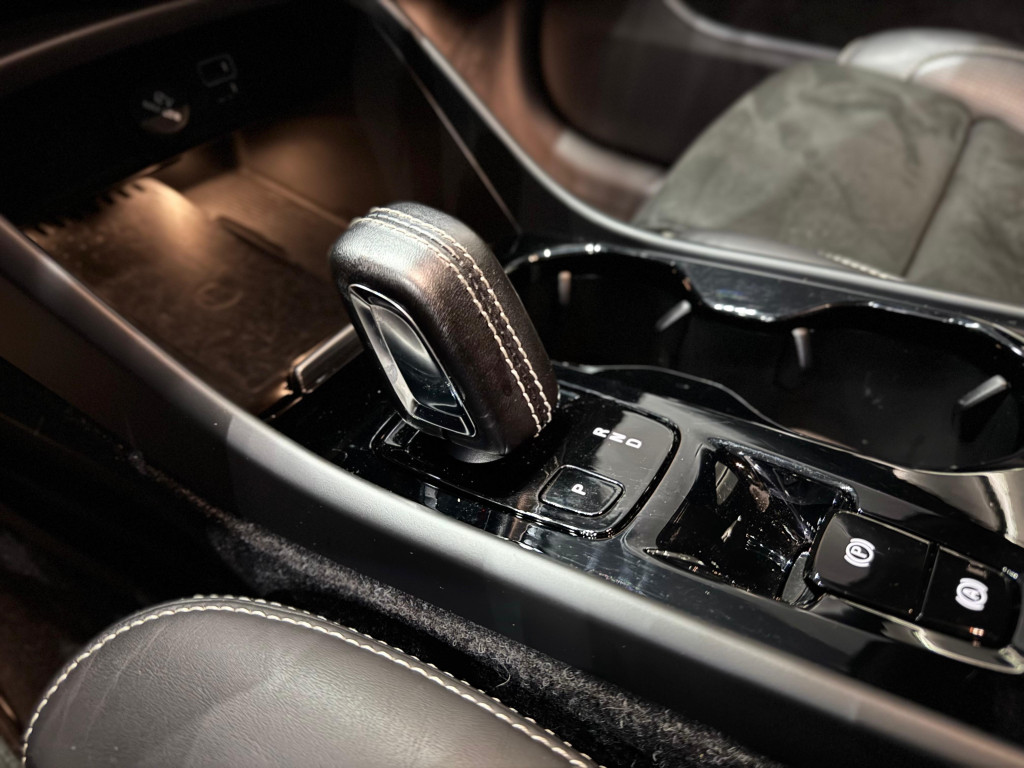 Imagem do veículo VOLVO XC40 2.0 T5 GASOLINA R-DESIGN AWD GEARTRONIC