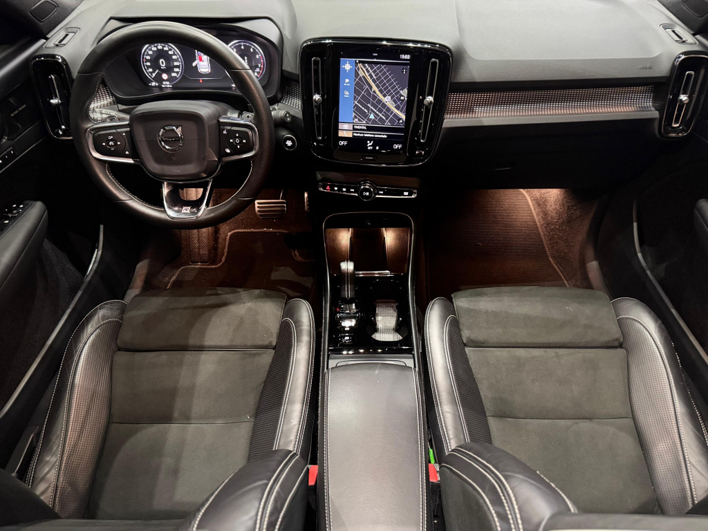 Imagem do veículo VOLVO XC40 2.0 T5 GASOLINA R-DESIGN AWD GEARTRONIC