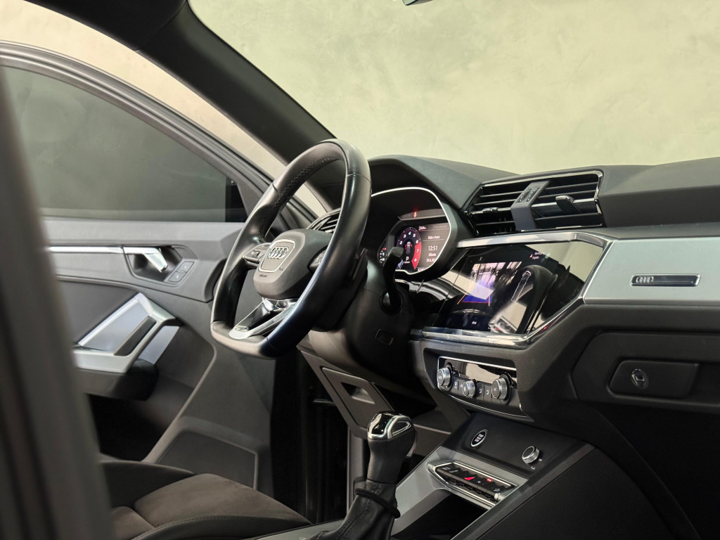Imagem do veículo AUDI Q3 1.4 35 TFSI GASOLINA BLACK S TRONIC