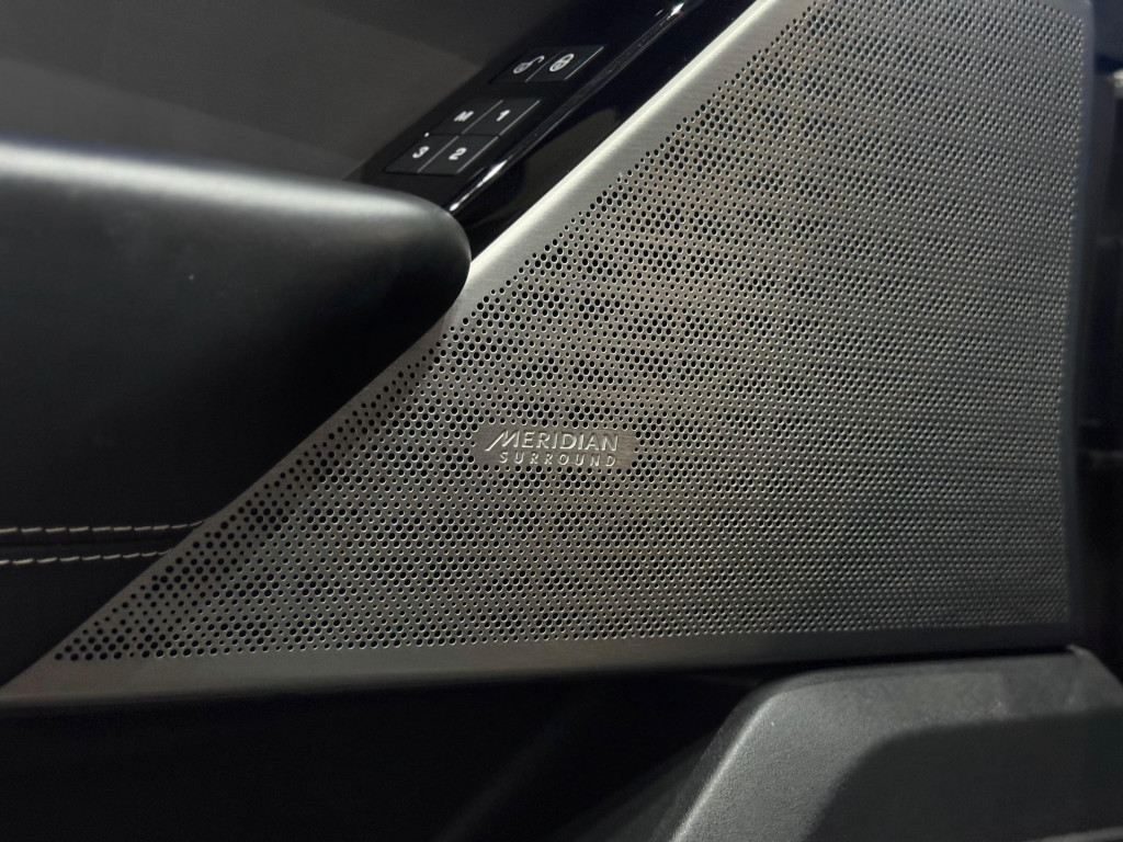 Imagem do veículo LAND ROVER RANGE ROVER VELAR 3.0 V6 P380 GASOLINA R-DYNAMIC HSE AUTOMÁTICO