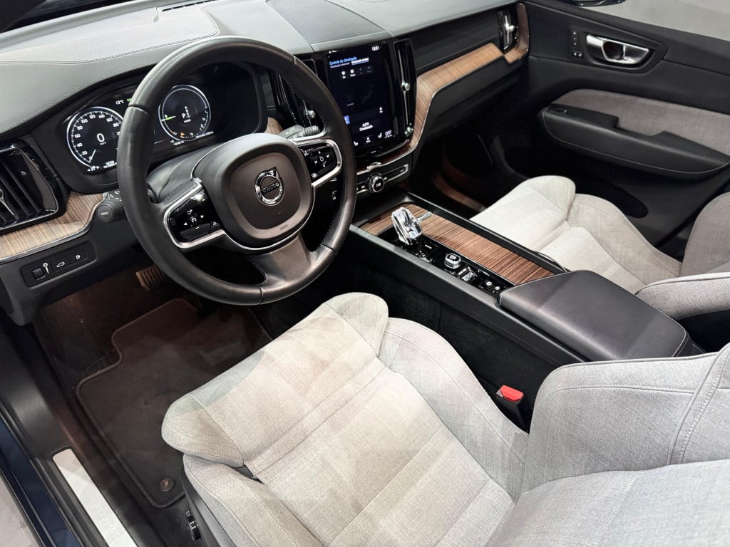 Imagem do veículo VOLVO XC60 2.0 T8 HYBRID INSCRIPTION AWD GEARTRONIC