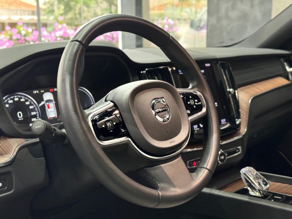 Imagem do veículo VOLVO XC60 2.0 T8 HYBRID INSCRIPTION AWD GEARTRONIC
