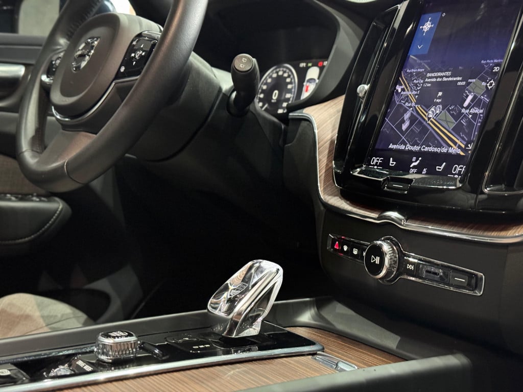 Imagem do veículo VOLVO XC60 2.0 T8 HYBRID INSCRIPTION AWD GEARTRONIC