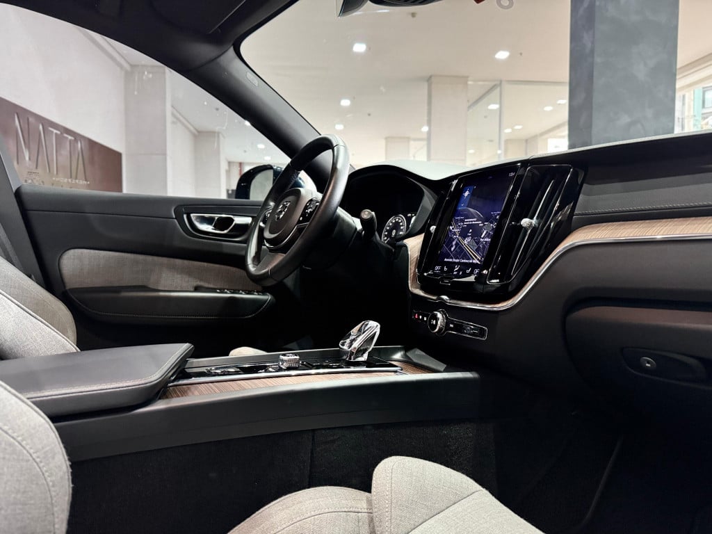 Imagem do veículo VOLVO XC60 2.0 T8 HYBRID INSCRIPTION AWD GEARTRONIC