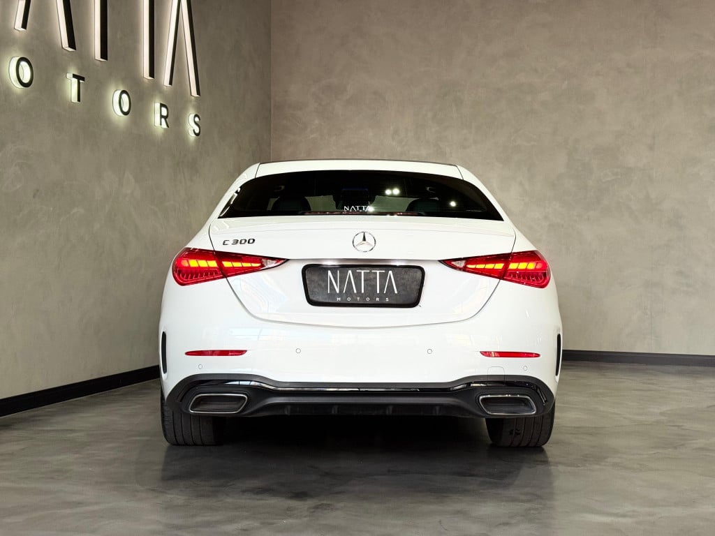 Imagem do veículo MERCEDES-BENZ C 300 AMG Line 2.0 TB Aut. (Híbrido)