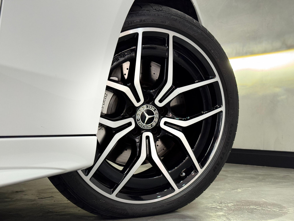 Imagem do veículo MERCEDES-BENZ C 300 AMG Line 2.0 TB Aut. (Híbrido)